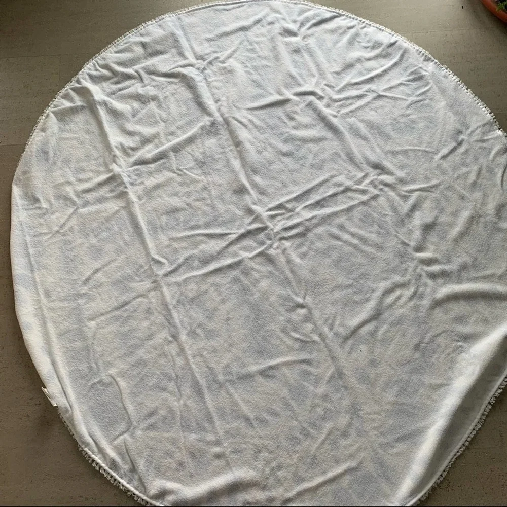 Enchante dye round towel